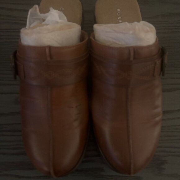 Easy Spirit Women's Pine Clog, Brown 210, 6 Wide - Picture 3 of 6